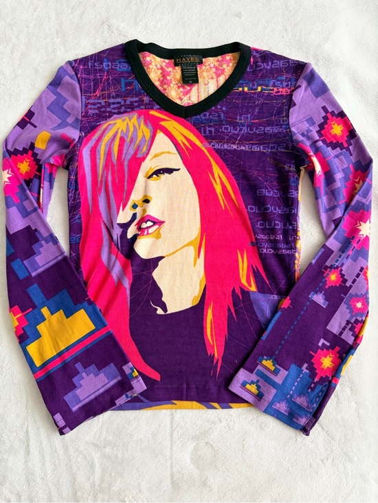 Hayes Tops - Hayes Custo Barcelona Y2K Portrait V-Neck Long Sleeve Tee 100% Cotton Medium